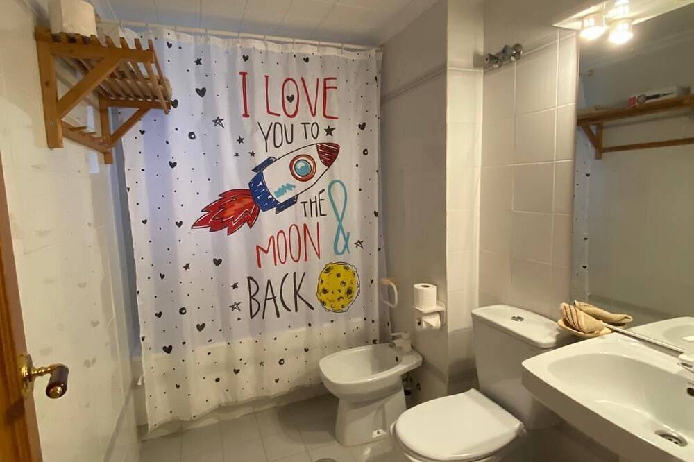 Apartamento entero, Piso en una bonita comunidad con piscina, pista de tenis y playa a un paso in Alicante, Costa Blanca