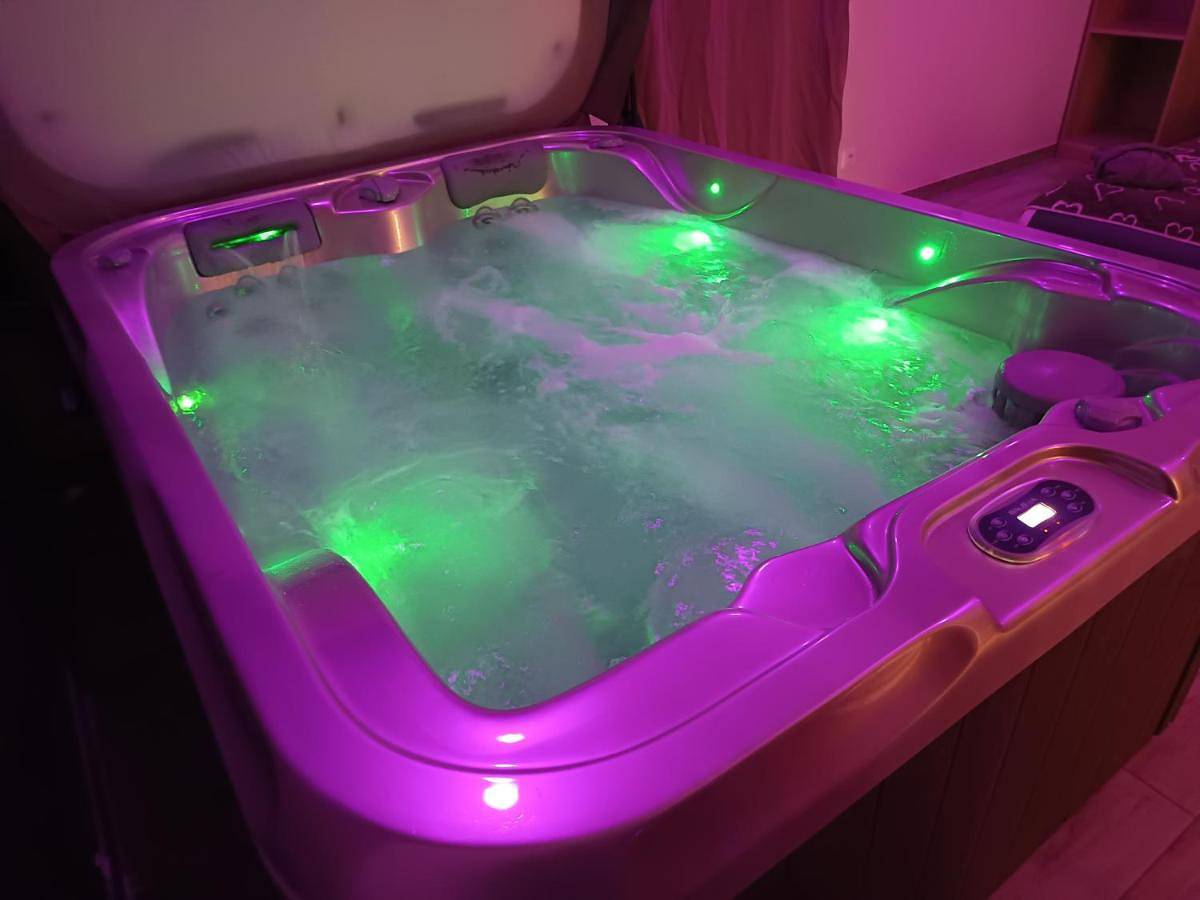 Paradis Secret Spa in Damprichard, Jura Francais