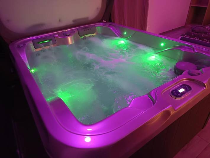 Hôtel pour 2 personnes, avec jacuzzi ainsi que sauna et terrasse dans Damprichard - 2