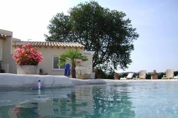 Gîte pour 2 personnes, avec terrasse et jardin à Pomas