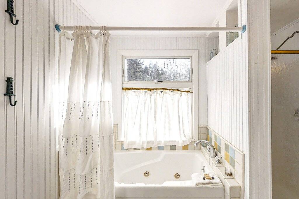 Dory Haven: Cove-front Home with sunroom, screened porch & waterfront yard in Acadia Nationalpark