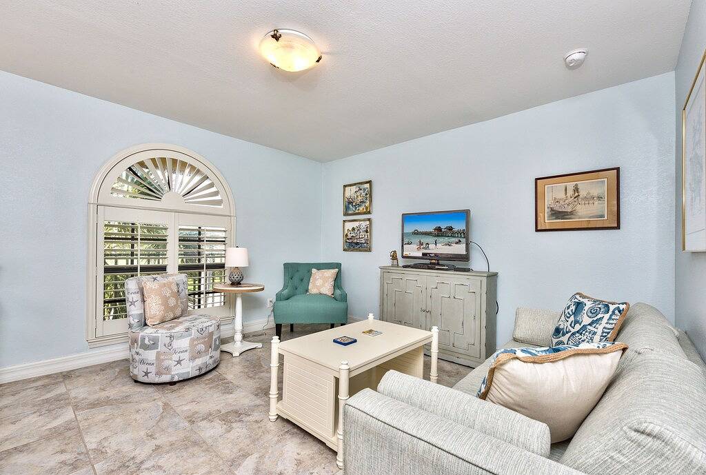 Ganze Wohnung, Luxusapartment im Herzen der Altstadt von Neapel. Schritte zur 5th Ave & schönen Sugar Sandy Beach! in Naples (Florida), Southwest Florida