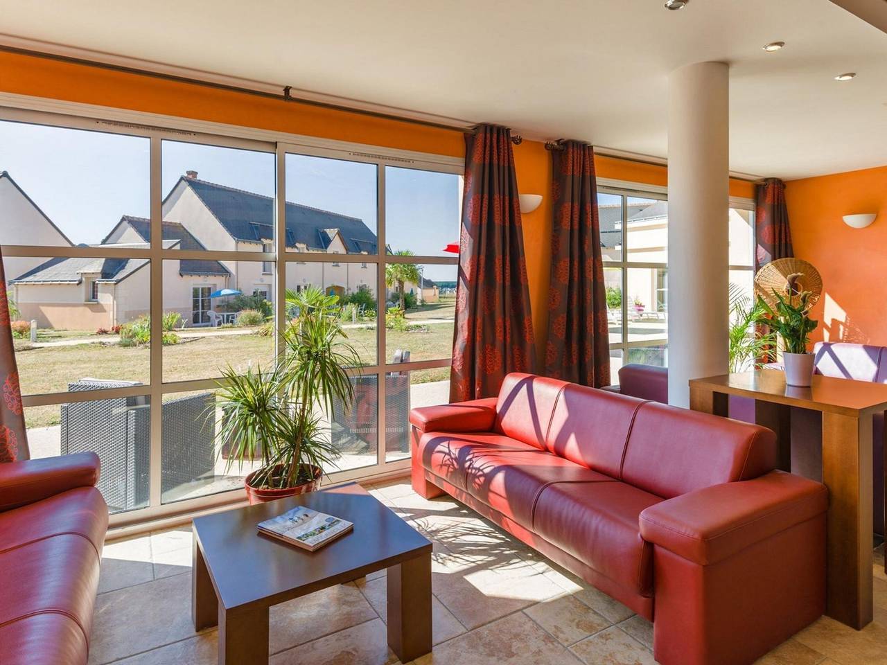 Well-maintained, linked holiday home with garden and terrace in Azay-le-Rideau, Valle del Loira