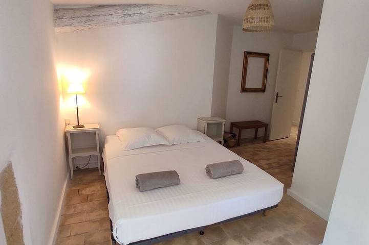 Location de vacances pour 8 personnes, avec jardin à Lambesc - 2