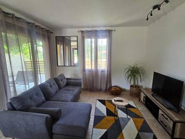 Gîte pour 4 personnes, avec jardin ainsi que vue et piscine à Pardaillan