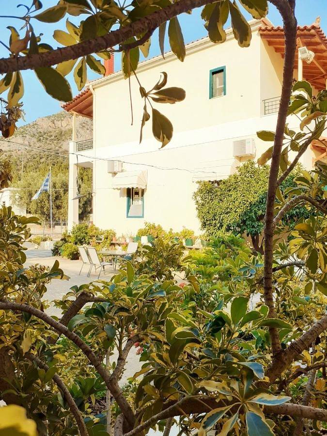 Costa-Rini Hotel in Kinuria