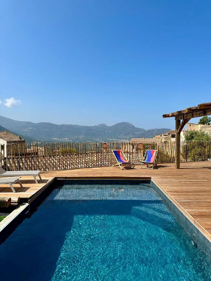 Villa pour 10 personnes, avec vue ainsi que jardin et piscine, animaux acceptés à Corbara