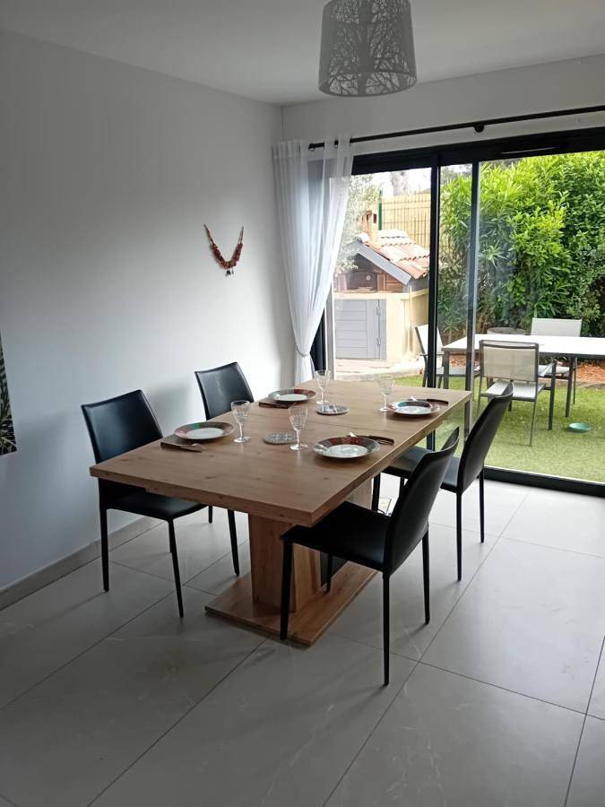 Location de vacances pour 11 personnes, avec Terrasse et Piscine dans Gare De Bandol - 3