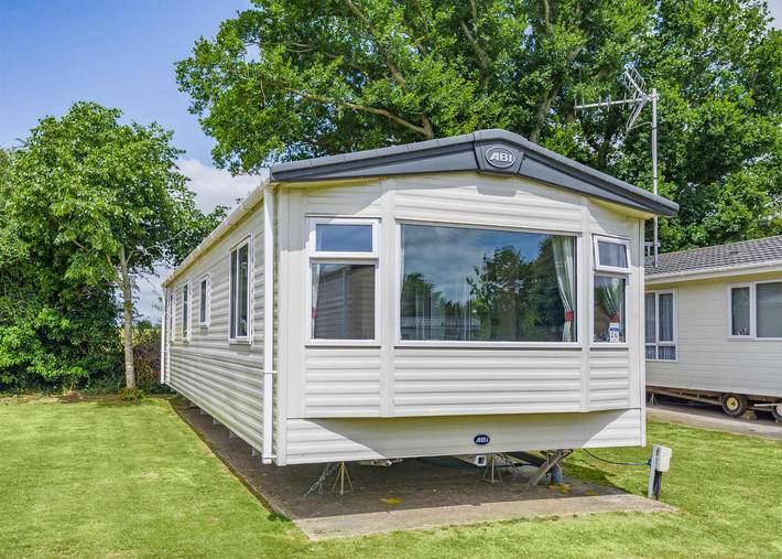 Gold Caravan. With dedicated parking and decking. in St. Helens, Isle of Wight