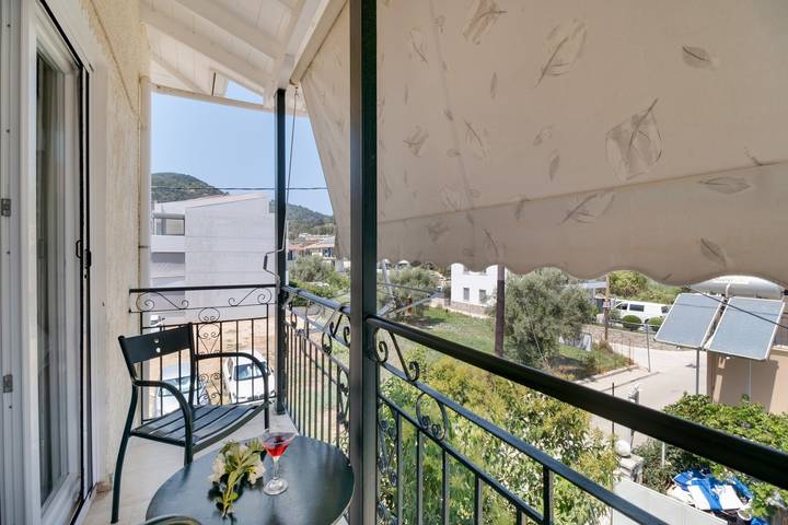 'M6 Room' with Wi-Fi and Air Conditioning in Nikiana, Alexandros