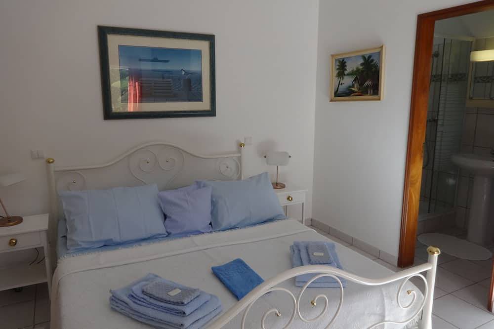 Ganze Wohnung, Cozy studio in the garden with terrace in Porches, Faro Distrikt