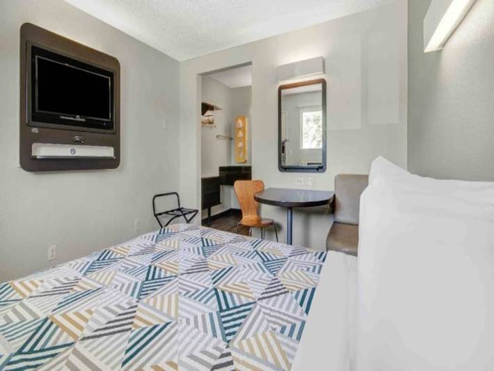 Apartamento entero, Acogedora habitación con 1 cama doble | Mini refrigerador in San José, Silicon Valley