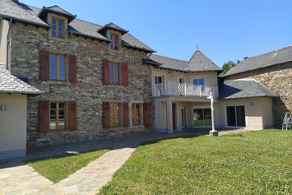 Maison alliant ancien et moderne en Aveyron in Lédergues, Aveyron