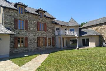 Gîte pour 10 personnes, avec balcon et jardin à Lédergues