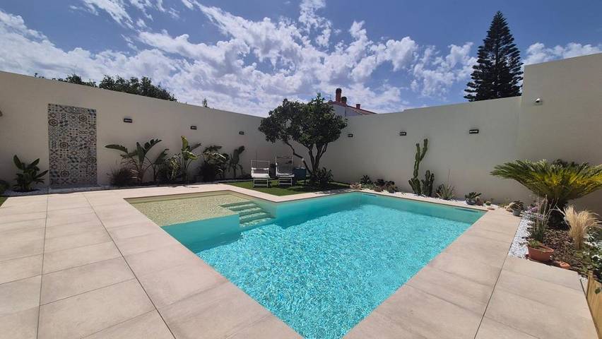Appartamento per 4 persone, con giardino e panorama nonché piscina in Cabras