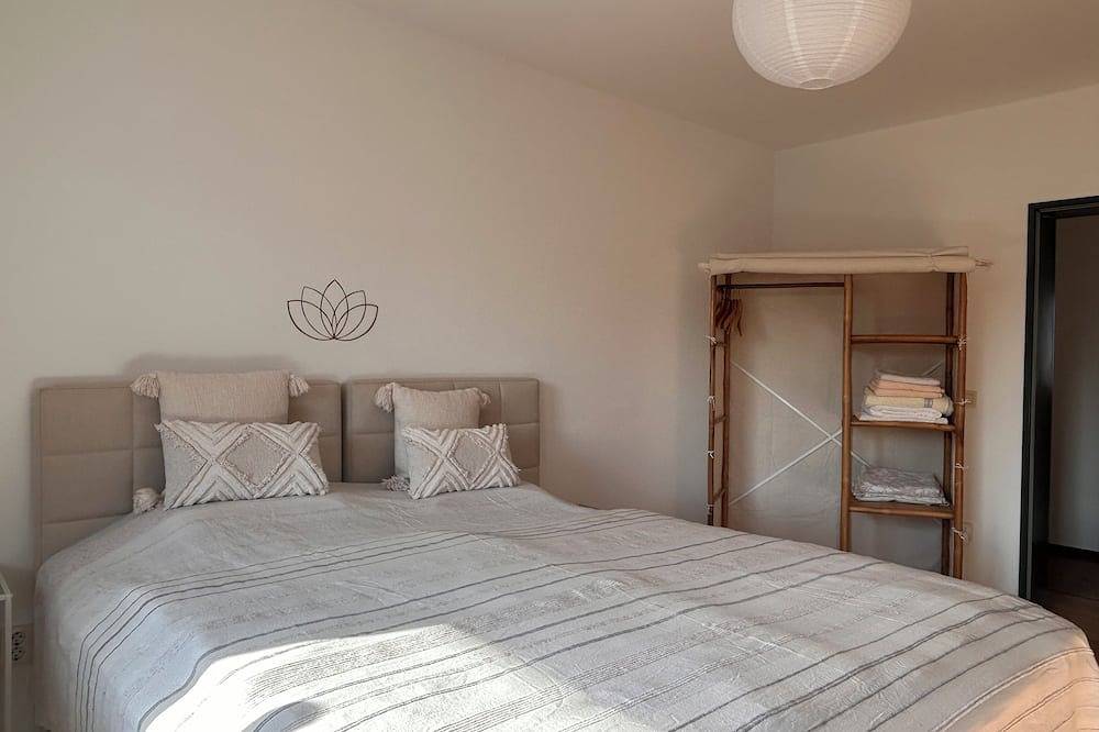 Ganze Wohnung, Moderne ruhige Ferienwohnung (65qm) für bis zu 3 Personen in Dormagen-Zons in Zons, Dormagen