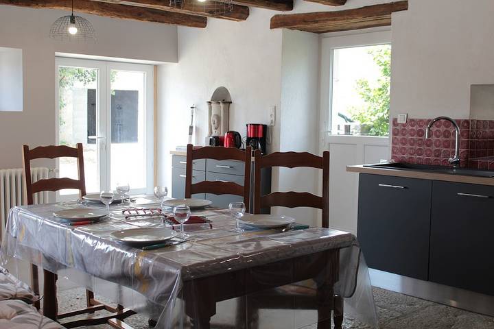 Charmante Gite mit Garten und TV, 1,5km zum Strand in Marigny (Jura), Lac de Chalain