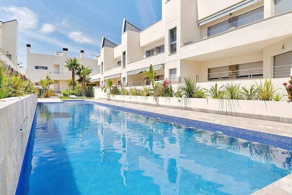 Apartment for 4 People in Mar Azul Torrevieja, Torrevieja