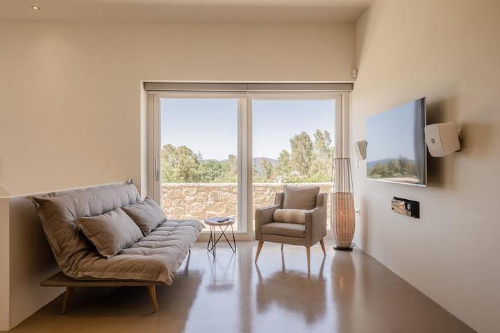 Location de vacances pour 4 personnes, avec jardin ainsi que vue et piscine dans Gialova - 2