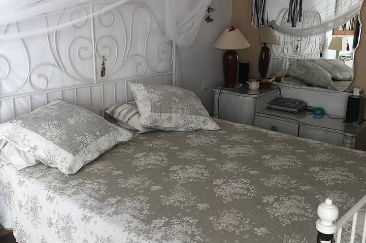 Entire apartment, Double Studio Next To Owner With Pool in Cotignac, Brignoles region