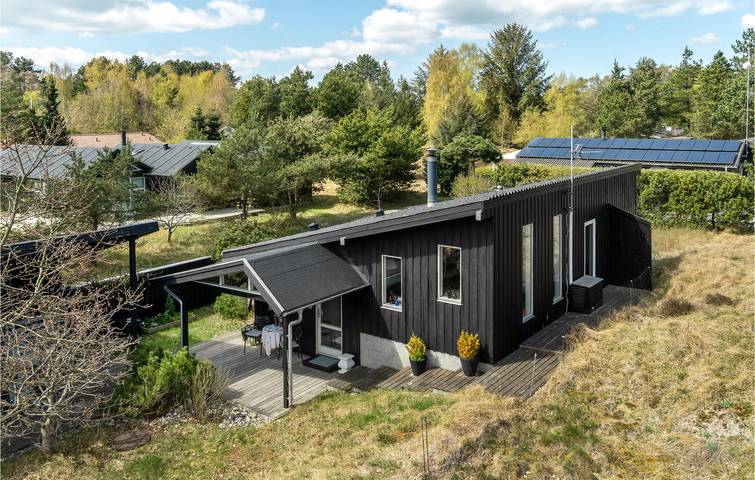 Ferieudlejning for 4 personer, med terrasse i Grenaa