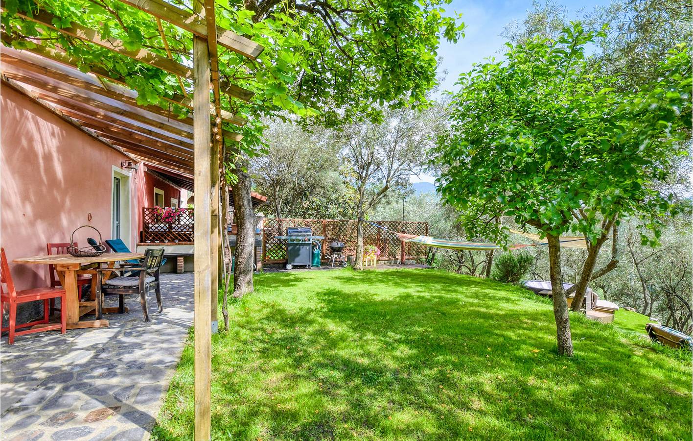 Gemütliche 85qm Wohnung mit Babybett, Internet, in der Nähe von Lumarzo in Uscio, Ligurische Küste