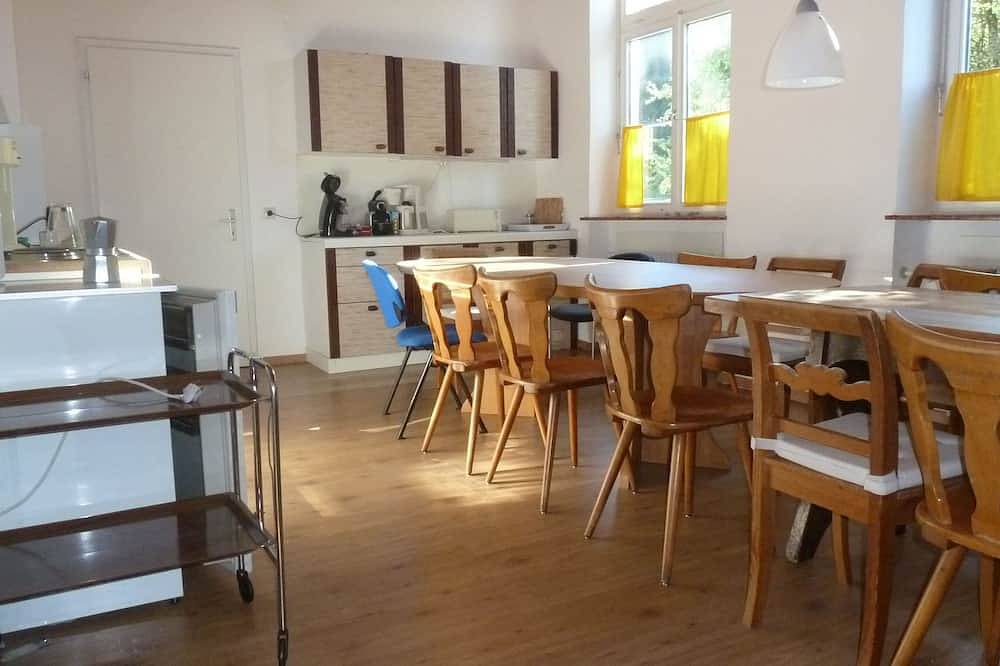 Kreative Behaglichkeit im renovierten Schulraum, 123 qm in Argenbühl, Württembergisches Allgäu