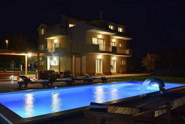 Komfortables Haus mit Terrasse Dugopolje, Zagora in Koprivno, Dalmatinisches Zagora