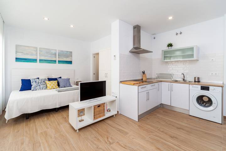 Entire apartment, Modern Studio Apartment "Luna" In City Centre Close to Beach with Air Conditioning in Barbate, Costa de la Luz