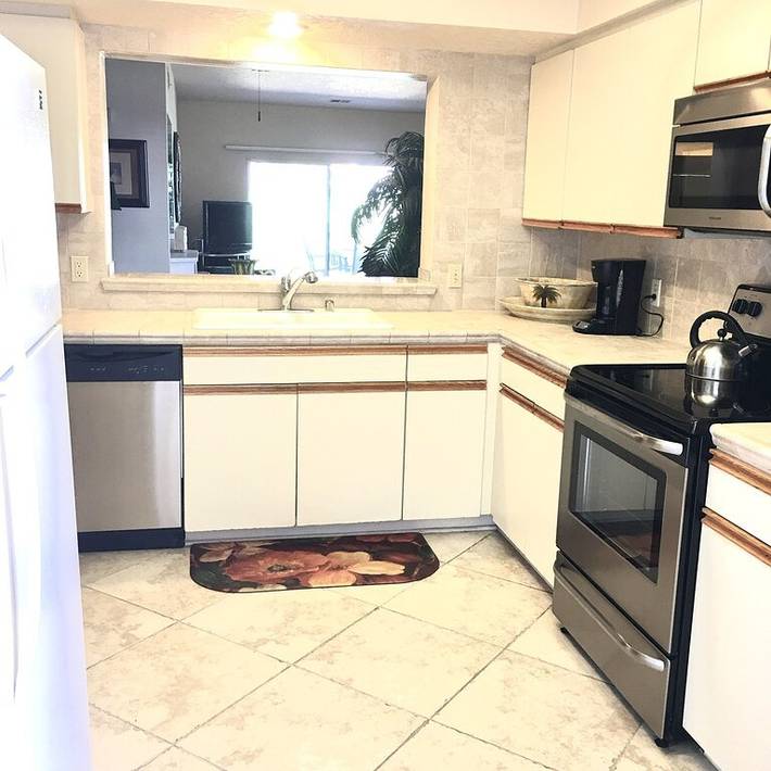 Vacation rental for 4 people, with yard and pool as well as hot tub in Palm Desert