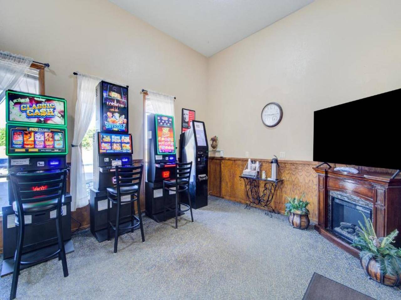 Ganze Wohnung, Queensize-Bett | Rauchen | Kingdom City, Missouri in Callaway County