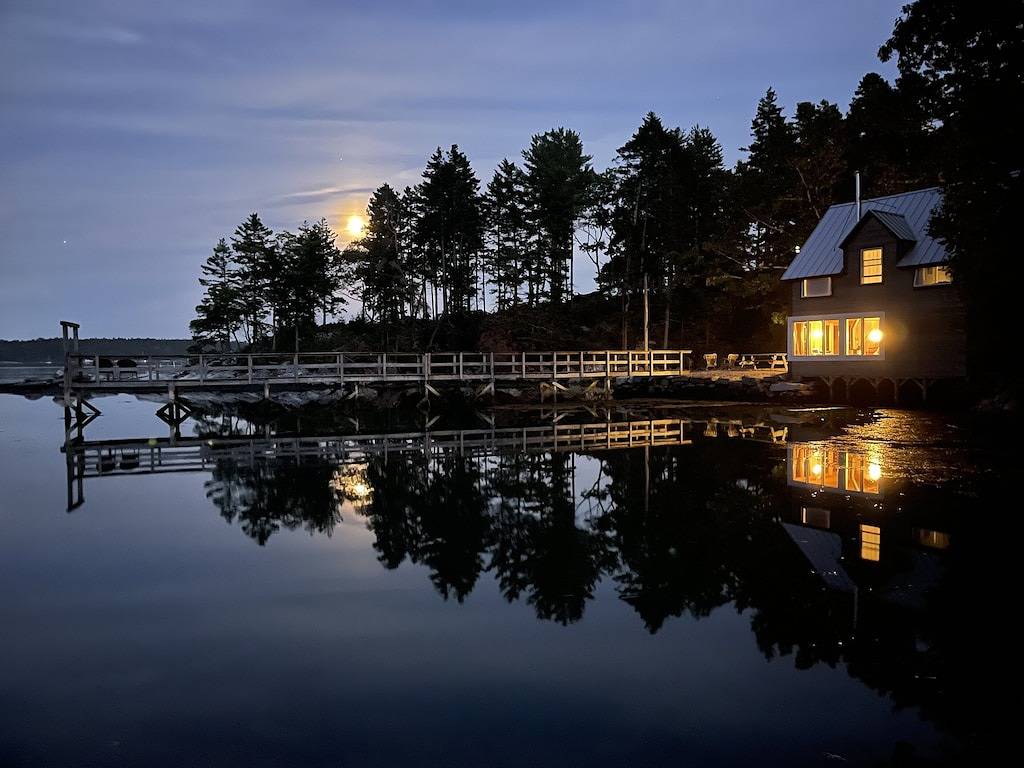 Historic Boathouse over Water, Stunning View, Private Pier + Dock + Mooring in Lincoln County (Maine)