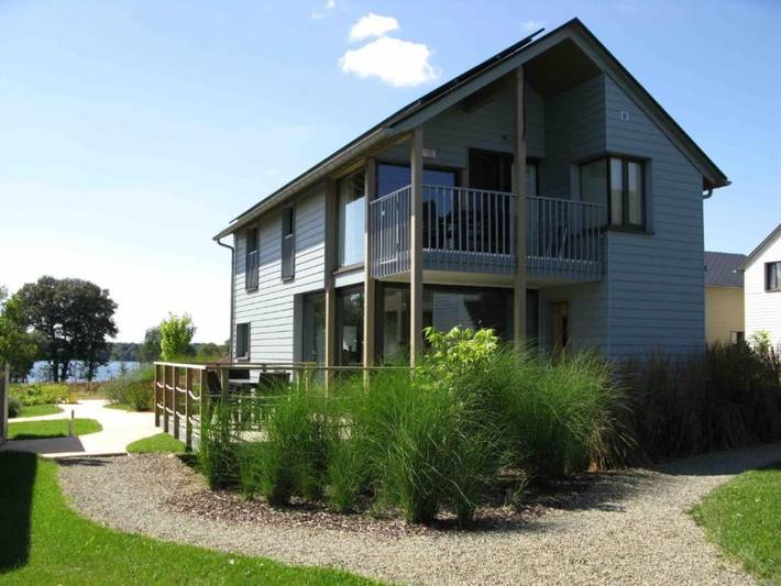 Villa pour 6 personnes, avec Terrasse et Vue sur le lac à Froidchapelle