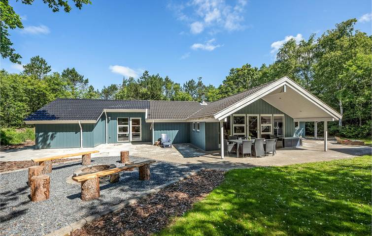 Ferienhaus für 10 Personen, mit Terrasse und Whirlpool sowie Garten und Sauna in Jegum