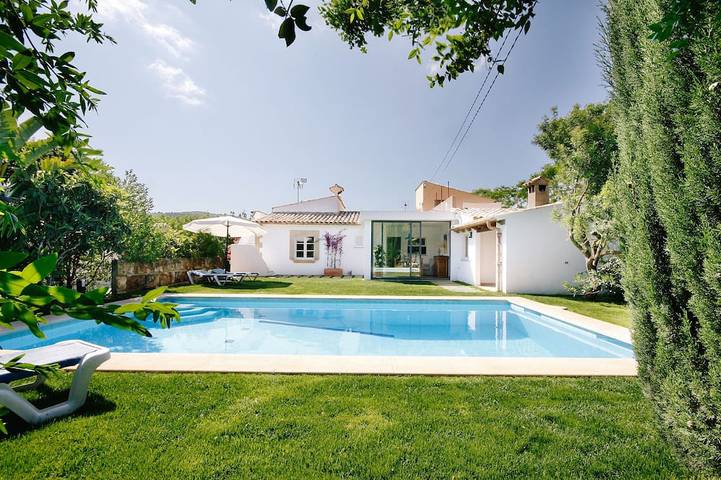 Finca mit Hund für 4 Personen, mit Terrasse und Garten in Pollença