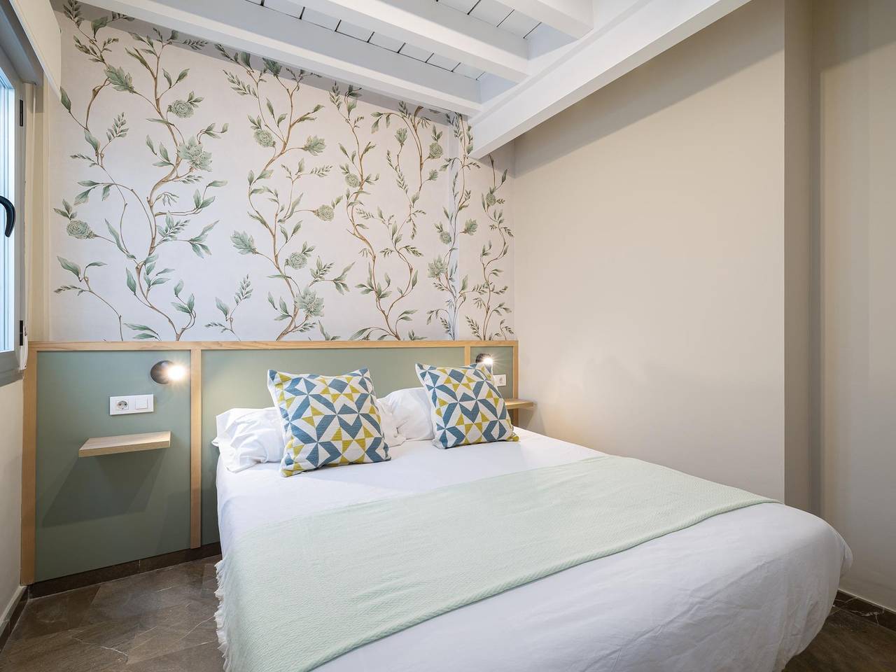 Entire holiday apartment, H2Granada Just Refusbished - Parking Optional in Realejo-San Matías, Granada