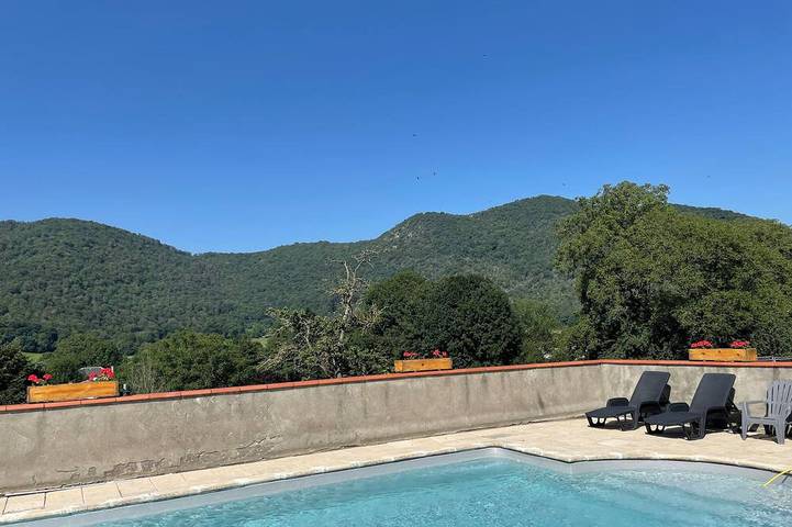 Location de vacances pour 12 personnes, avec piscine, animaux acceptés à Générest