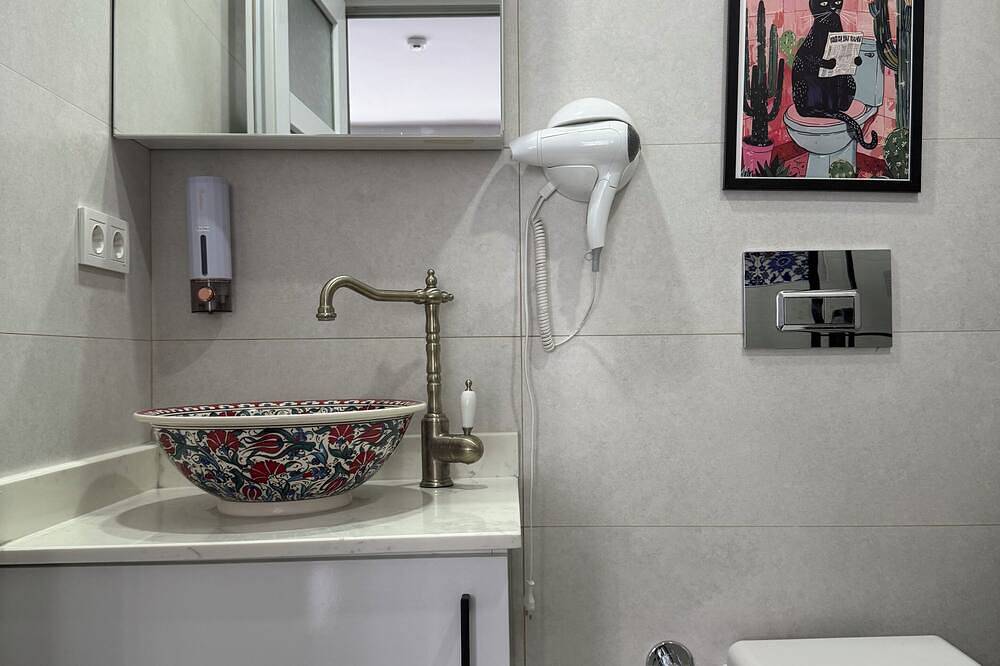 Apartamento entero, 5-Min Walk to Göynük Beach • Mountain View Balcony Studio in Göynük, Kemer