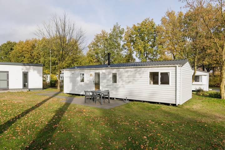 Chalet für 4 Personen, mit Pool und Balkon/Terrasse sowie Sauna und Terrasse - 1