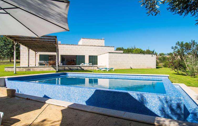 Cozy Apartment with Terrace, Pool & AC Near Ariany in Petra, Majorca Center