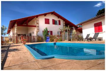 Cottage pour 3 personnes, avec piscine et jardin à Halsou