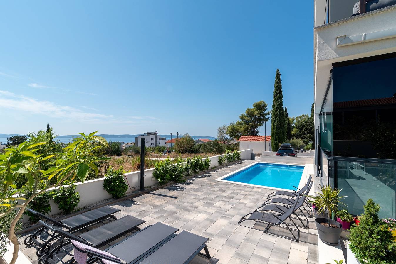 Entire apartment, Two bedroom apartment with balcony and sea view Okrug Gornji, Čiovo A-23649-a in Okrug Gornji, Ciovo
