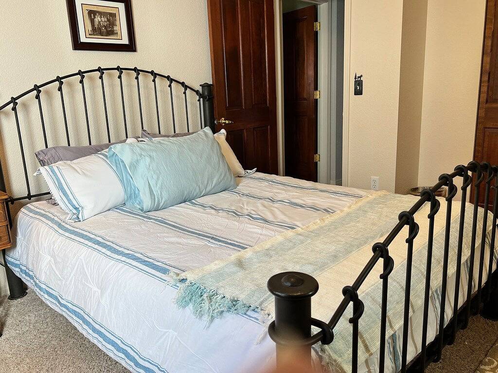 Ganze Wohnung, Private, Cozy, and Remote Mountain Apartment in Walk-out Garden Level w/Patio. in Arapaho and Roosevelt National Forests