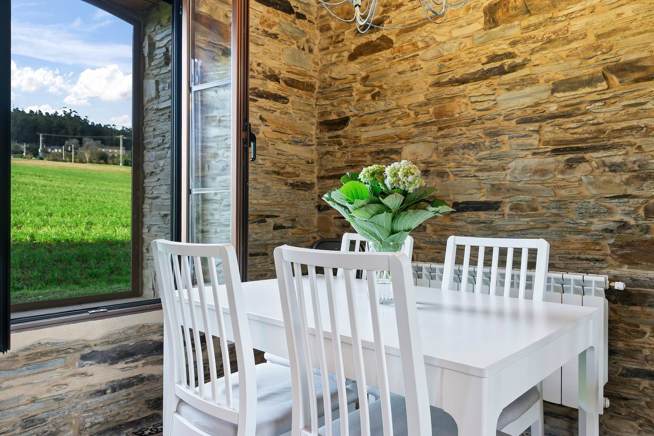 Ganze Wohnung, Casa 'A Corte' mit Bergblick und privatem Garten in Trabada, Lugo Provinz