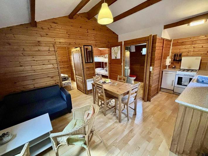 Location de vacances pour 5 personnes, avec terrasse ainsi que vue et jardin à Duras