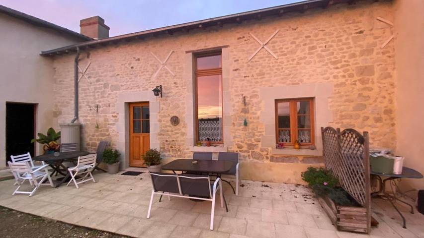 Location de vacances pour 6 personnes, avec jardin ainsi que piscine et vue à Berrie - 3