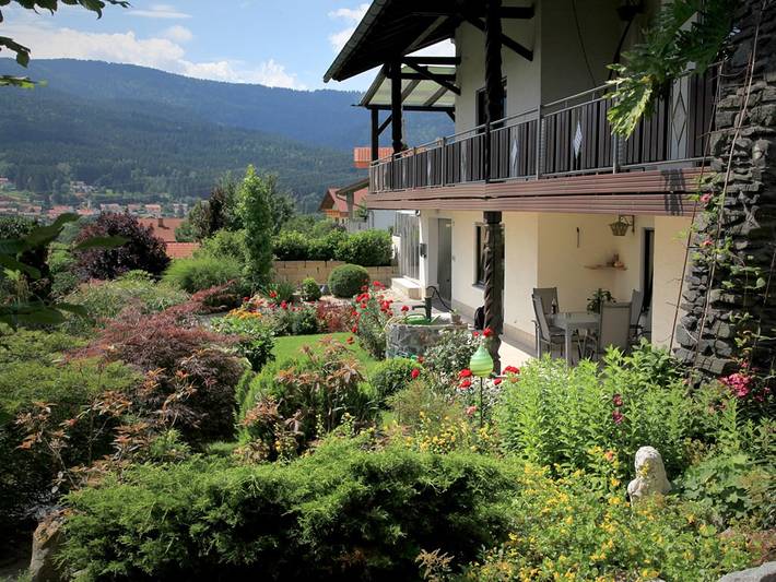 Ferienwohnung für 4 Personen, mit Balkon und Balkon/Terrasse sowie Terrasse und Garten in Arrach