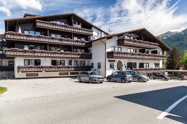 Ferielejlighed for 8 personer, med Balkon og Have samt Sauna i Innsbruck-regionen