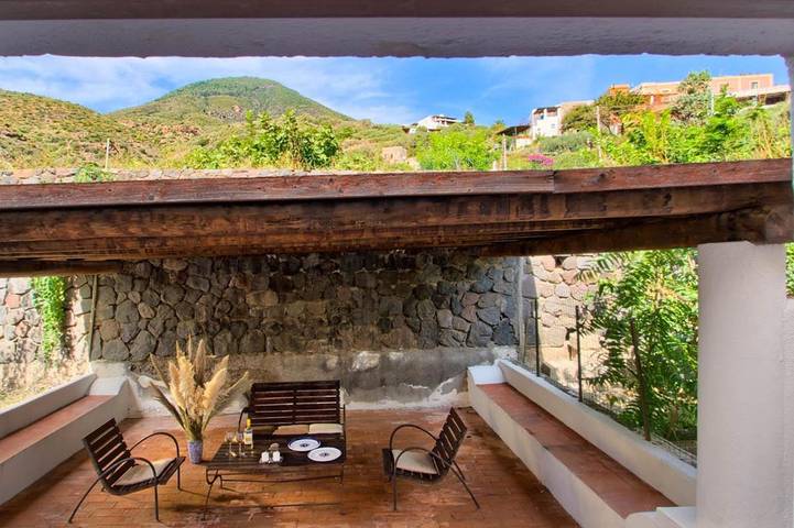 Gîte pour 5 personnes, avec vue sur le lac ainsi que jardin et vue, animaux acceptés à Santa Marina Salina - 2