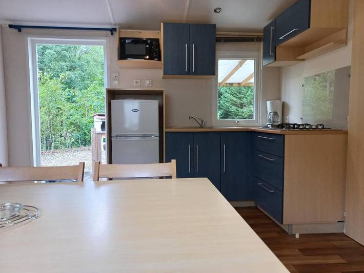 Parc de vacances pour 6 personnes, avec terrasse ainsi que piscine et vue à Saint-Chéron - 2